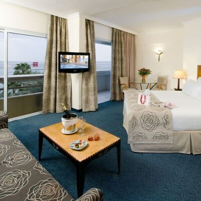 Leonardo Plaza Deluxe Room