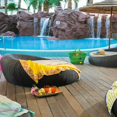 Leonardo Plaza Poolside
